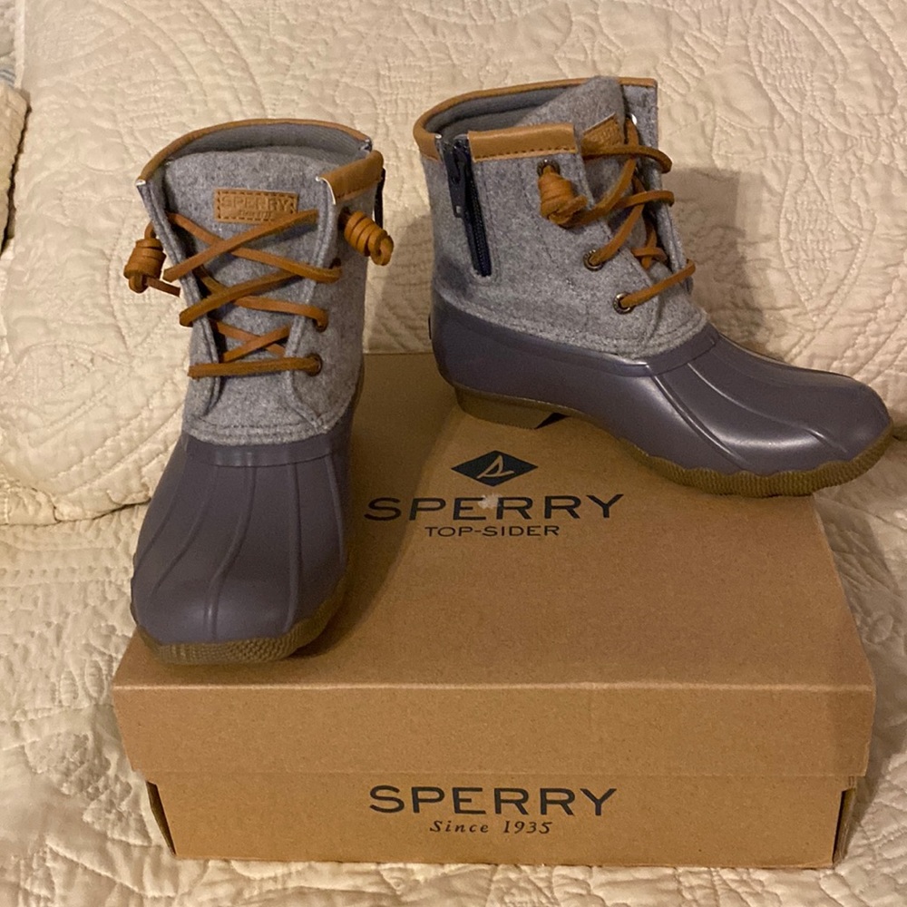 Sperry saltwater boots size girls 13M